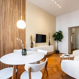 Classy And Elegant In A Calm Area Wien